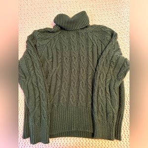 Green turtle neck sweater